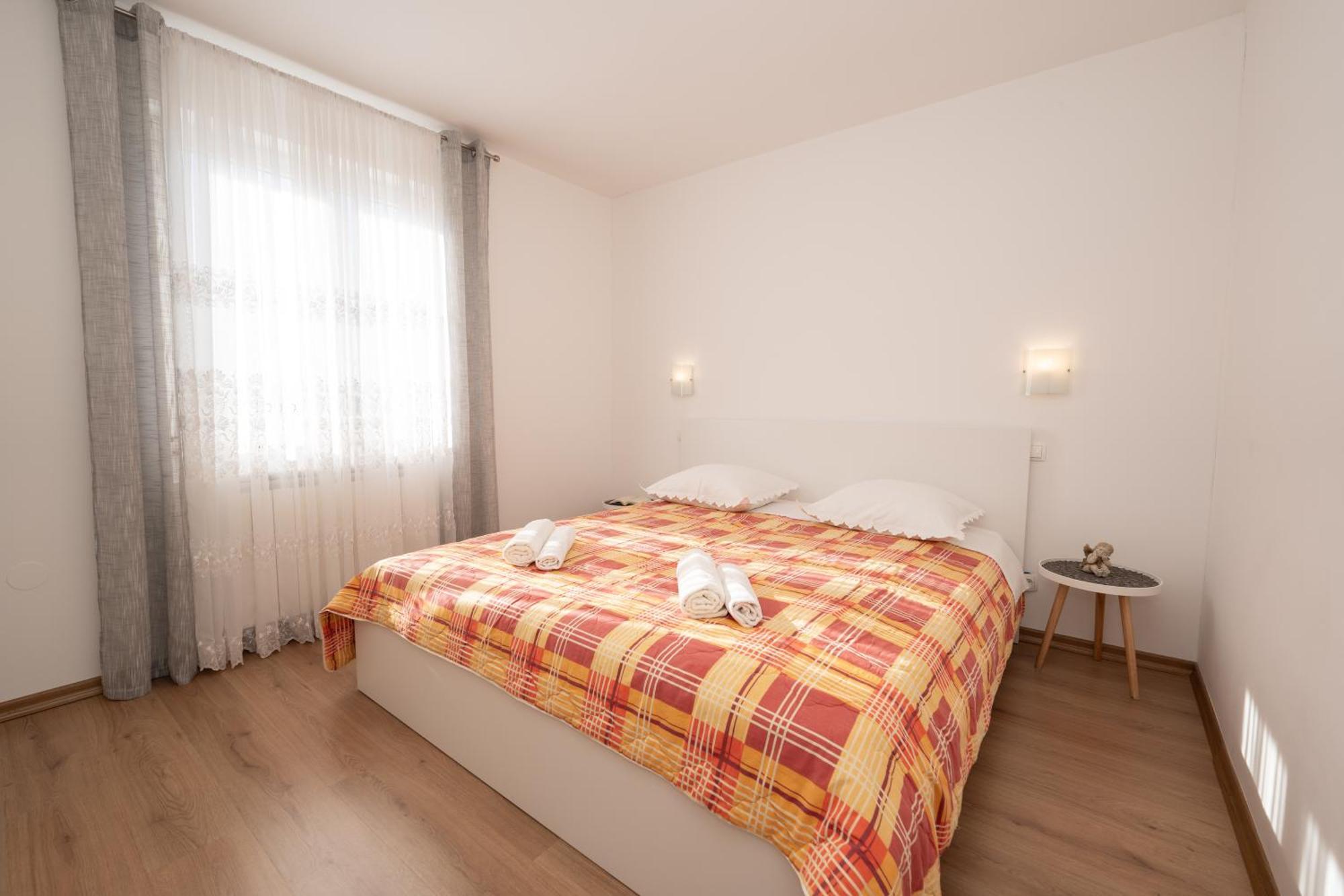 Apartments Biserka Novalja Oda fotoğraf
