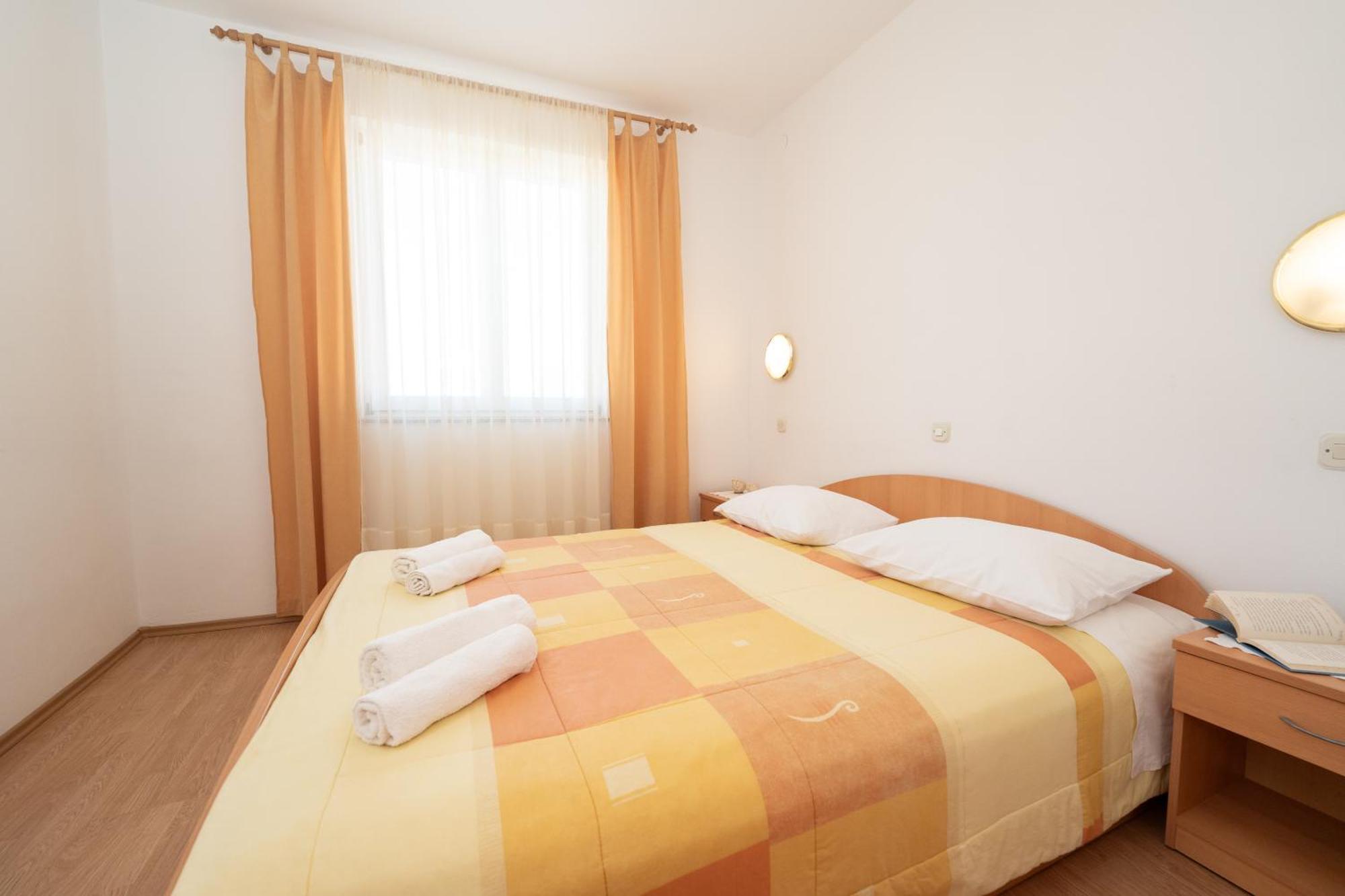Apartments Biserka Novalja Oda fotoğraf